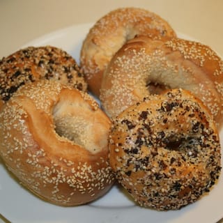 Bagel w/ lox